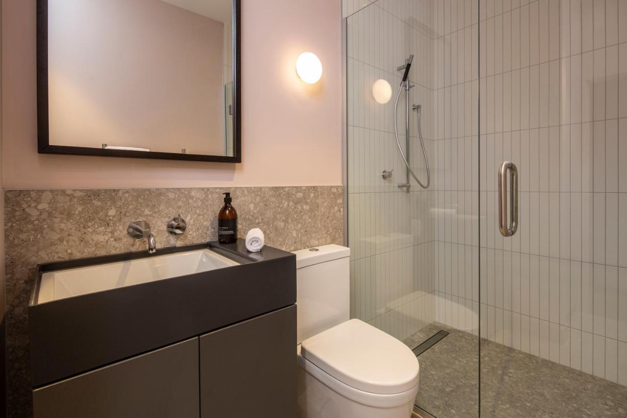 The Chamberson Hotel Dunedin Exterior foto A modern bathroom