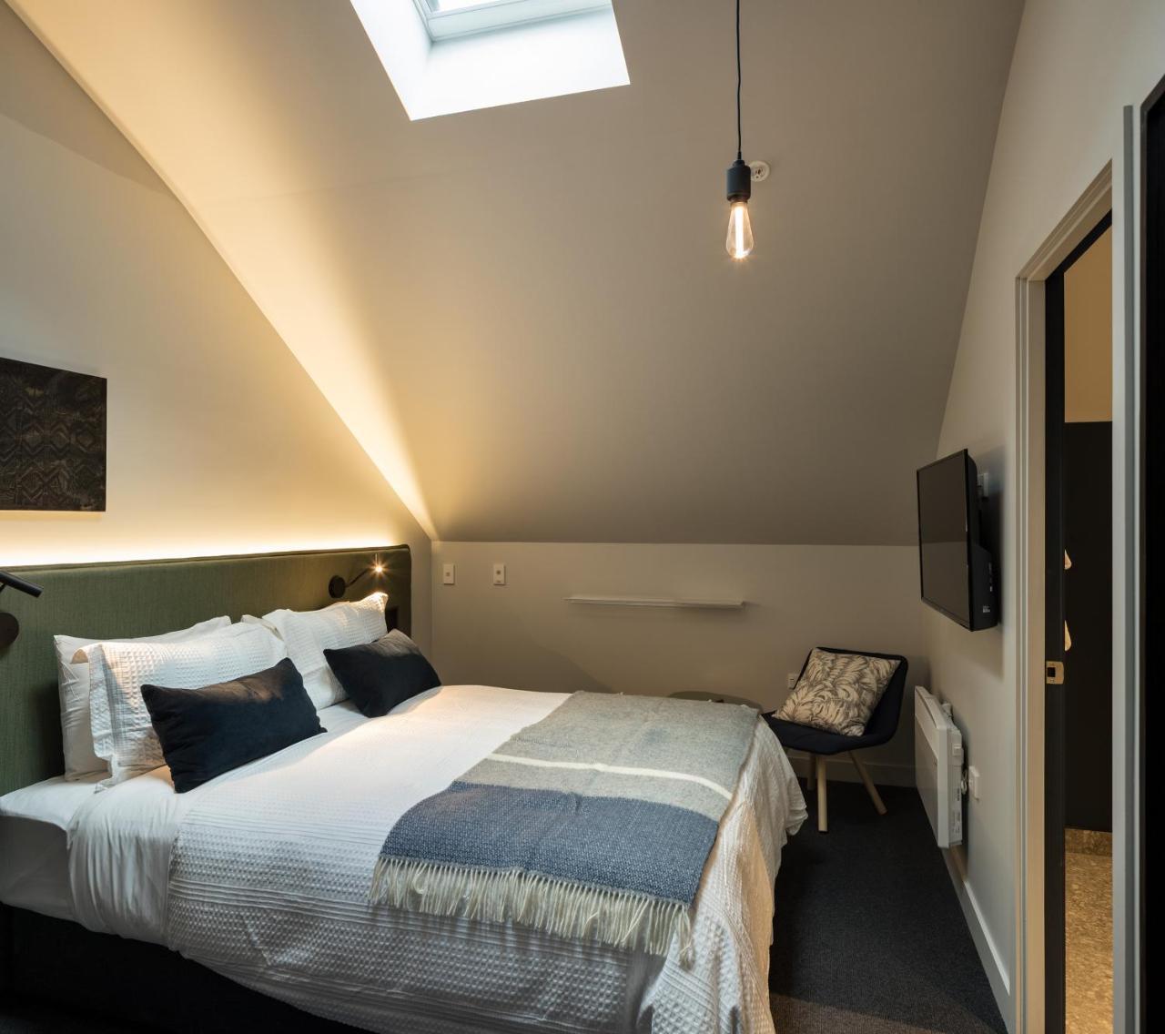 The Chamberson Hotel Dunedin Exterior foto A room at the hotel