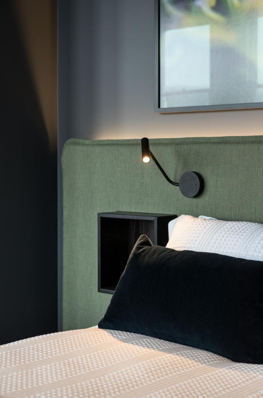 The Chamberson Hotel Dunedin Exterior foto A wall-mounted reading light